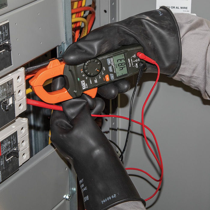 Testing the voltage of a circuit with Klein Tools Digital Clamp Meter, AC Auto-Ranging 400 Amp