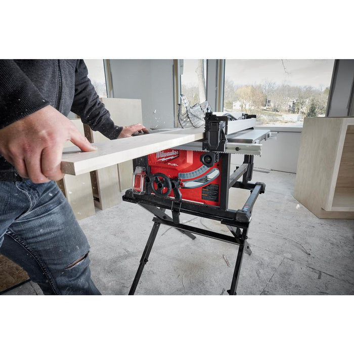 Feeding long wood pieces into Milwaukee M18 FUEL™ 8-1/4" Table Saw 