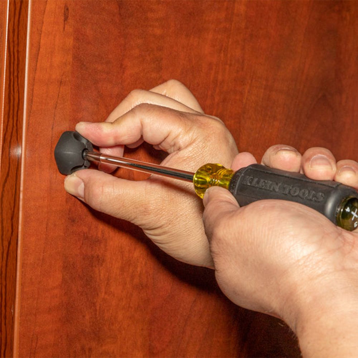 Permanently mounting a single slot clip with screwdriver