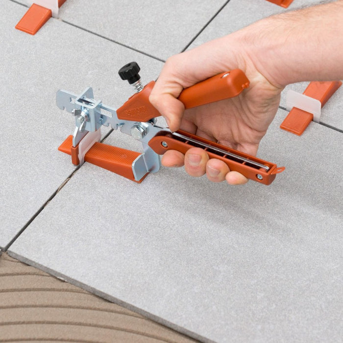 Creaing a lip-free tile installation with Raimondi clips, wedges and pliers