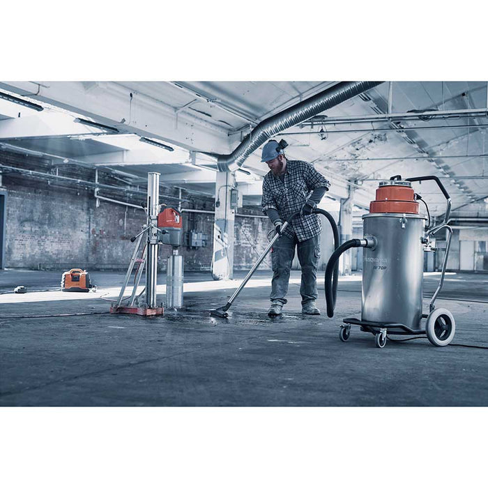 Cleaning concrete slurry from core drilling with Husqvarna W 70 P