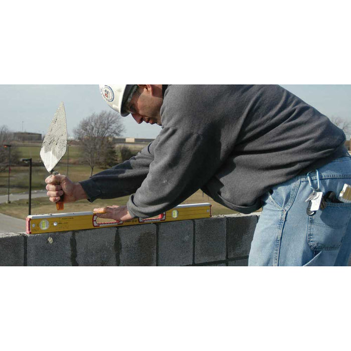 Installing a brick wall with Stabila Type 196-2 K level