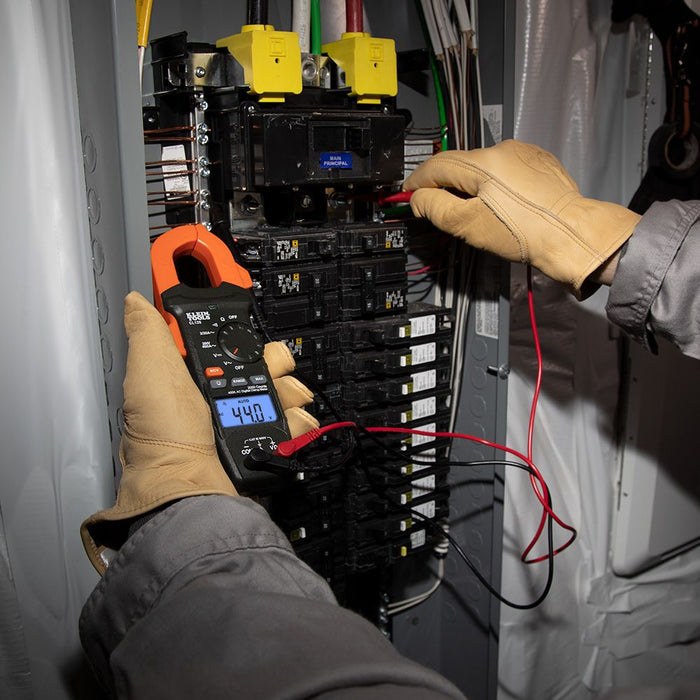 Circuit breaker electrical reading with CL 120