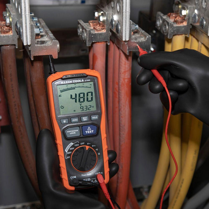 Testing insulation resistance of electrical conduit with ET600