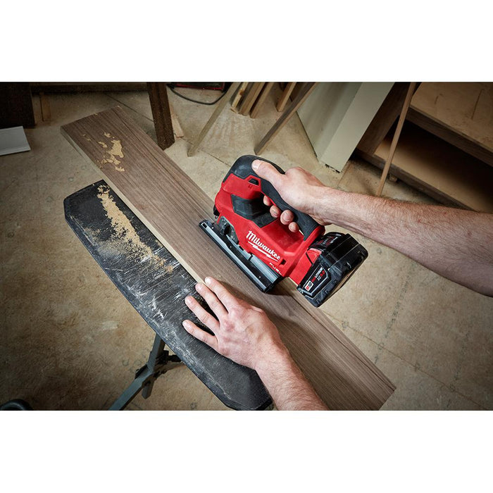 Straight cutting wood with Milwaukee M18 FUEL™ D-Handle Jig Saw